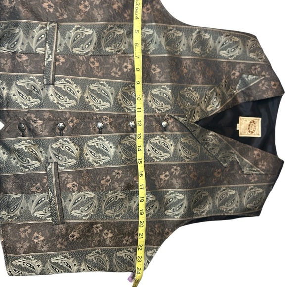 Classic WAH Maker Brown Patterned Men's Vest front buttons - Picture 4 of 7